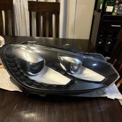 2013 Volkswagen Gti Xenon Genuine OEM headlight (passenger Side)