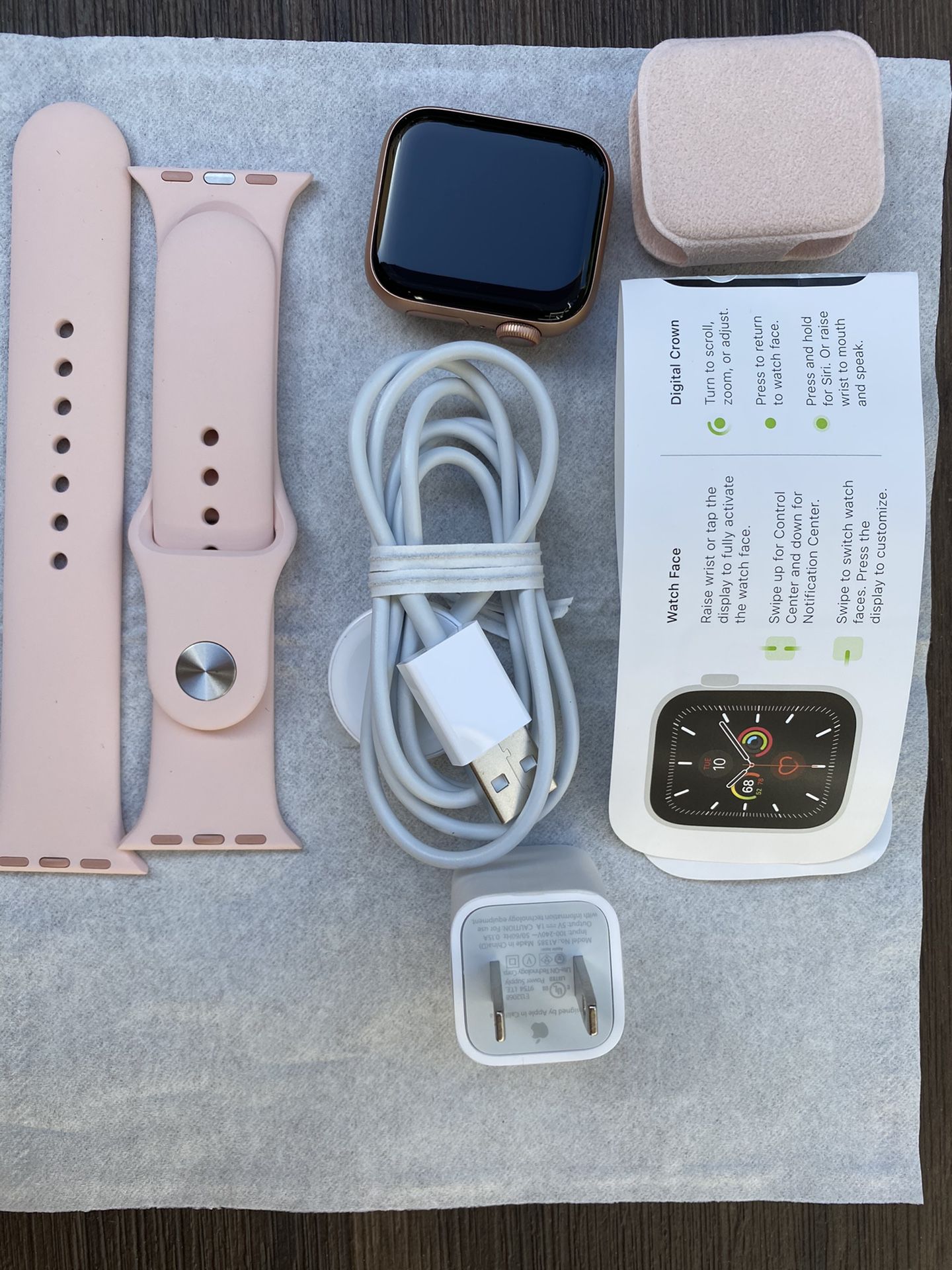Apple Watch Series 5 Series 5 LTE+Cell 40mm Gold Aluminum - Pink Sand Sport Band