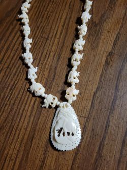 Vintage carve bone Nickless
