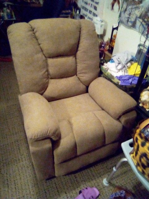 Brand New Lift Recliner With Massage And Heat