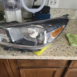 2018-2020 KIA RIO LEFT HEADLIGHT HALOGEN OEM 92101-H90XX