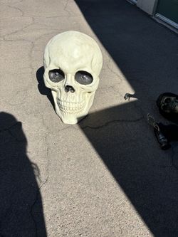 Gaint Skull Head With Eyes That Light Up Red