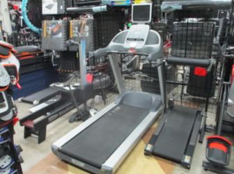 Used Precor 932i Treadmill w/ Cardio Theater TV (Missing One Heart Rate Monitor)