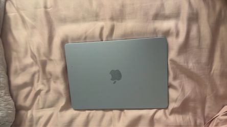 MacBook Air laptop (2025, 13.5 inch)  M4 16GB memory and  494.3GB
