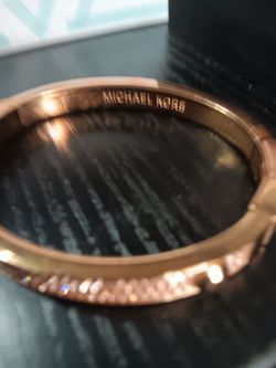 Michael Kors Astir Paving Rose Gold-tone hinged bracelet