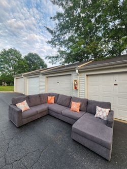 Sectional couch U-shaped