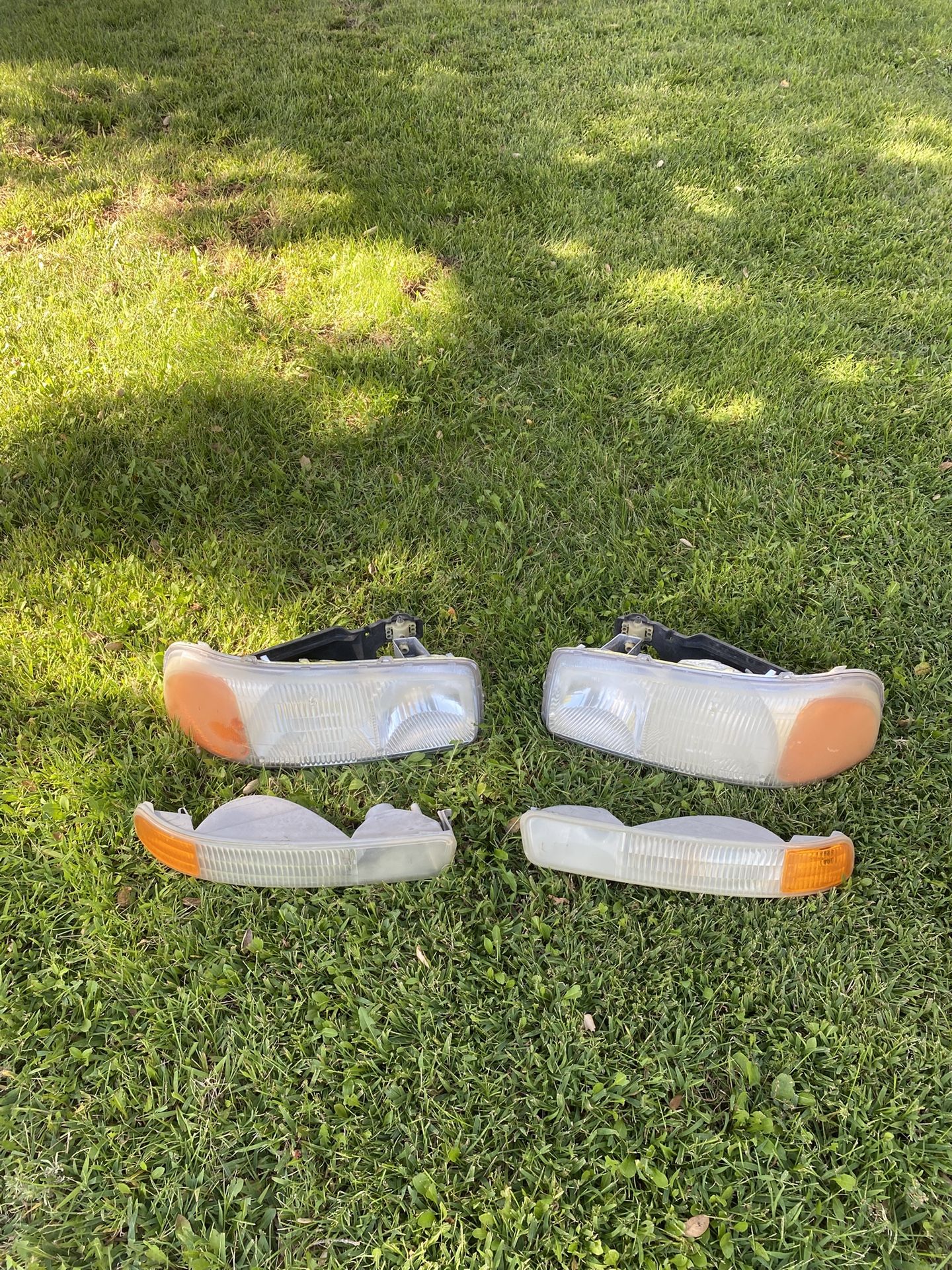 99-06 Sierra Silverado Headlights