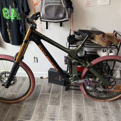 2019 Rocky Mountain Downhill Bike - Kashima Fox Fork 