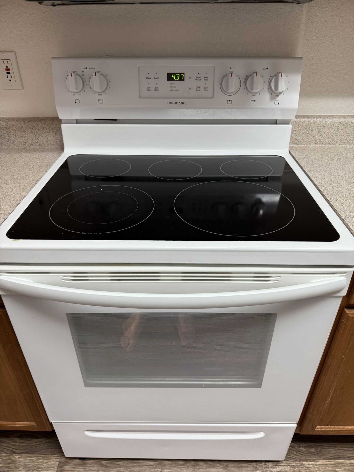 Frigidaire Microwave And Oven/stove 