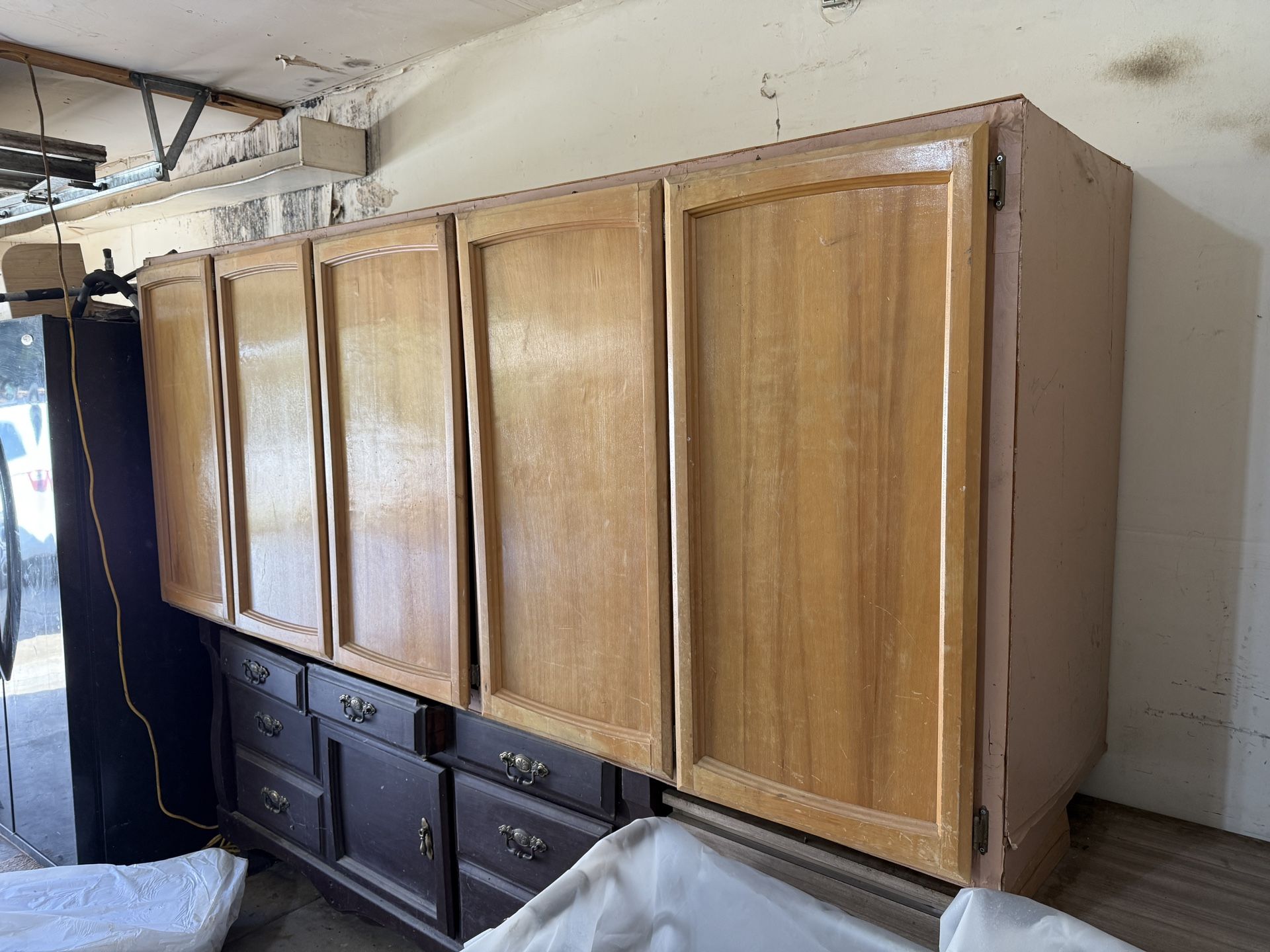 garage/ storage Cabinets FREE