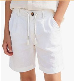 White High-Waist Linen Bermuda Shorts