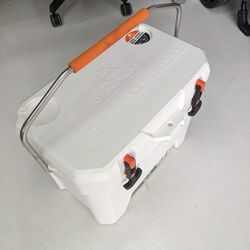 Ozark 26 Quart Roto Molded Cooler 24 Cans