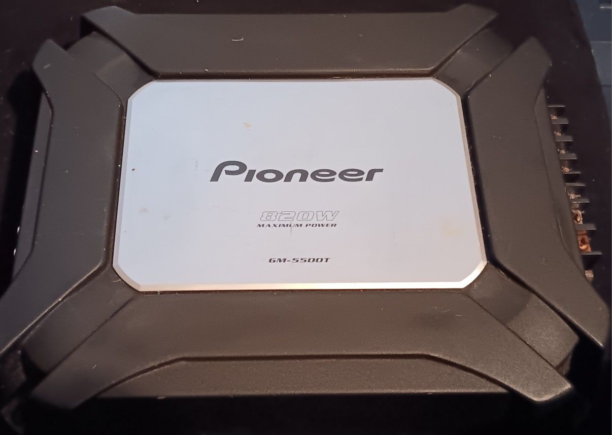 Pioneer Stereo Amplifier GM-5500T 820w ( Car )