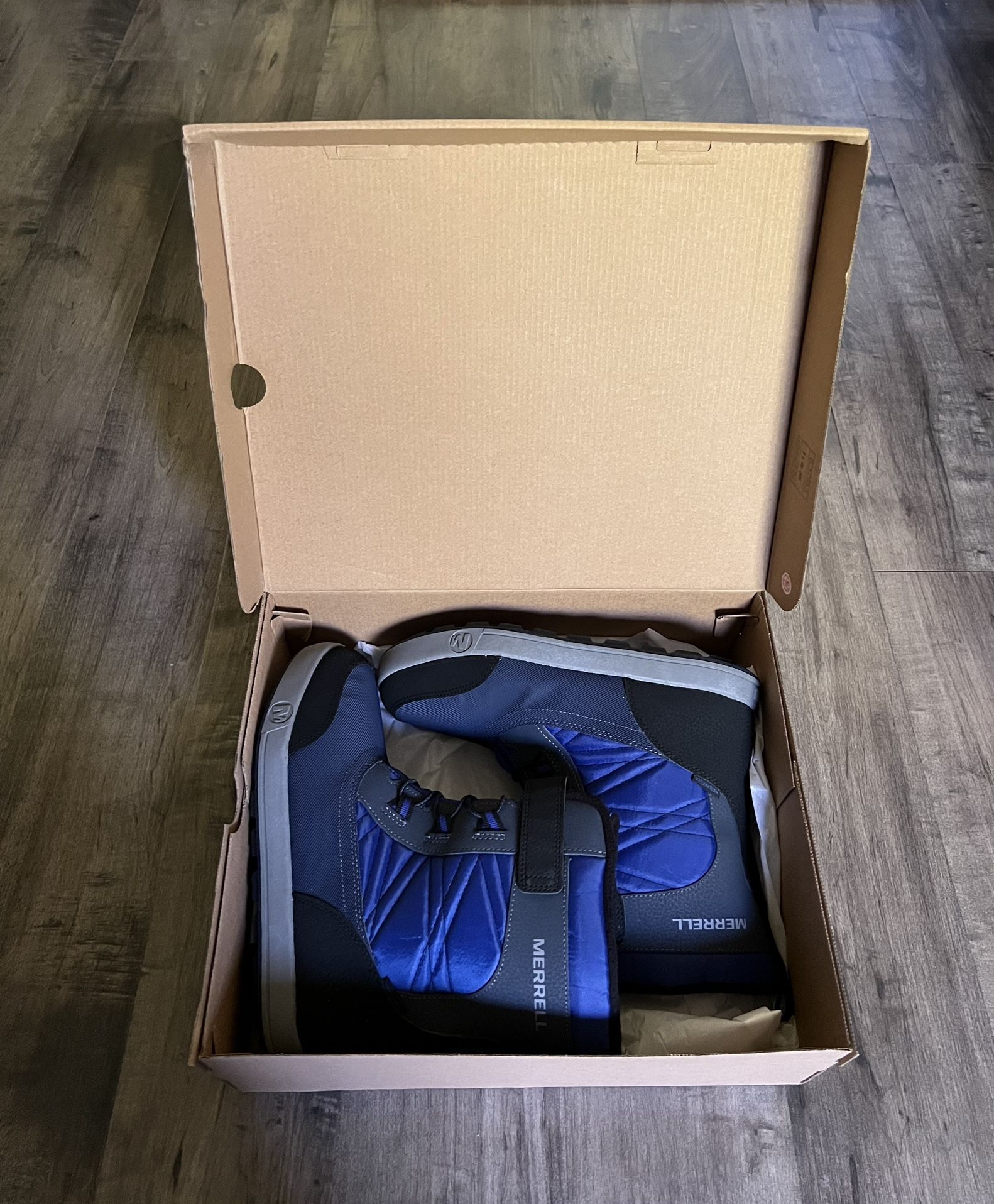 New Merrel Big Kid Boots size 6