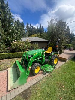 2016 John Deere 2025R Tractor