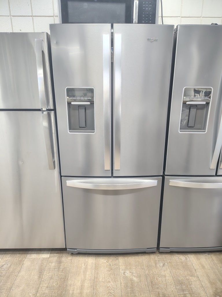 Whirlpool French Door Refrigerador With Water Dispenser Ice Maker Machine In Excellent working Condition Like New