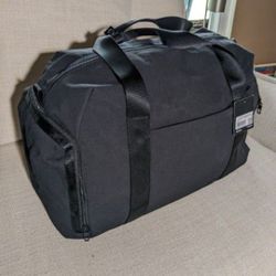 New Lululemon The Duffle Bag.