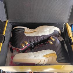 5.5 Jordan 12s   Damaged Box