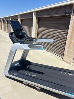 Precor 885 TRM Treadmill With P82 Console (Delivery Included)