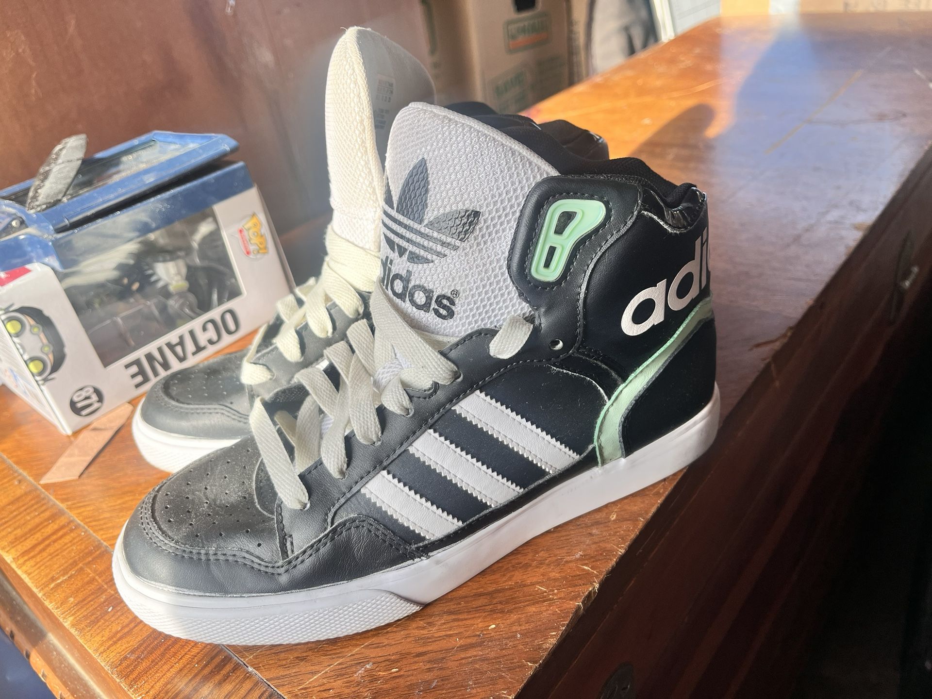 Adidas Sneakers