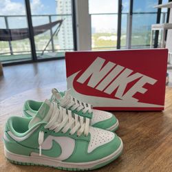 Nike Dunk Low Green Strike Size 7.5 