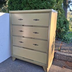 FREE Furniture  STILL HERE