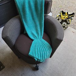 Mermaid Tail Knitted Blanket