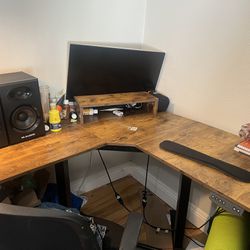 Desk - L Shaped For Corner 