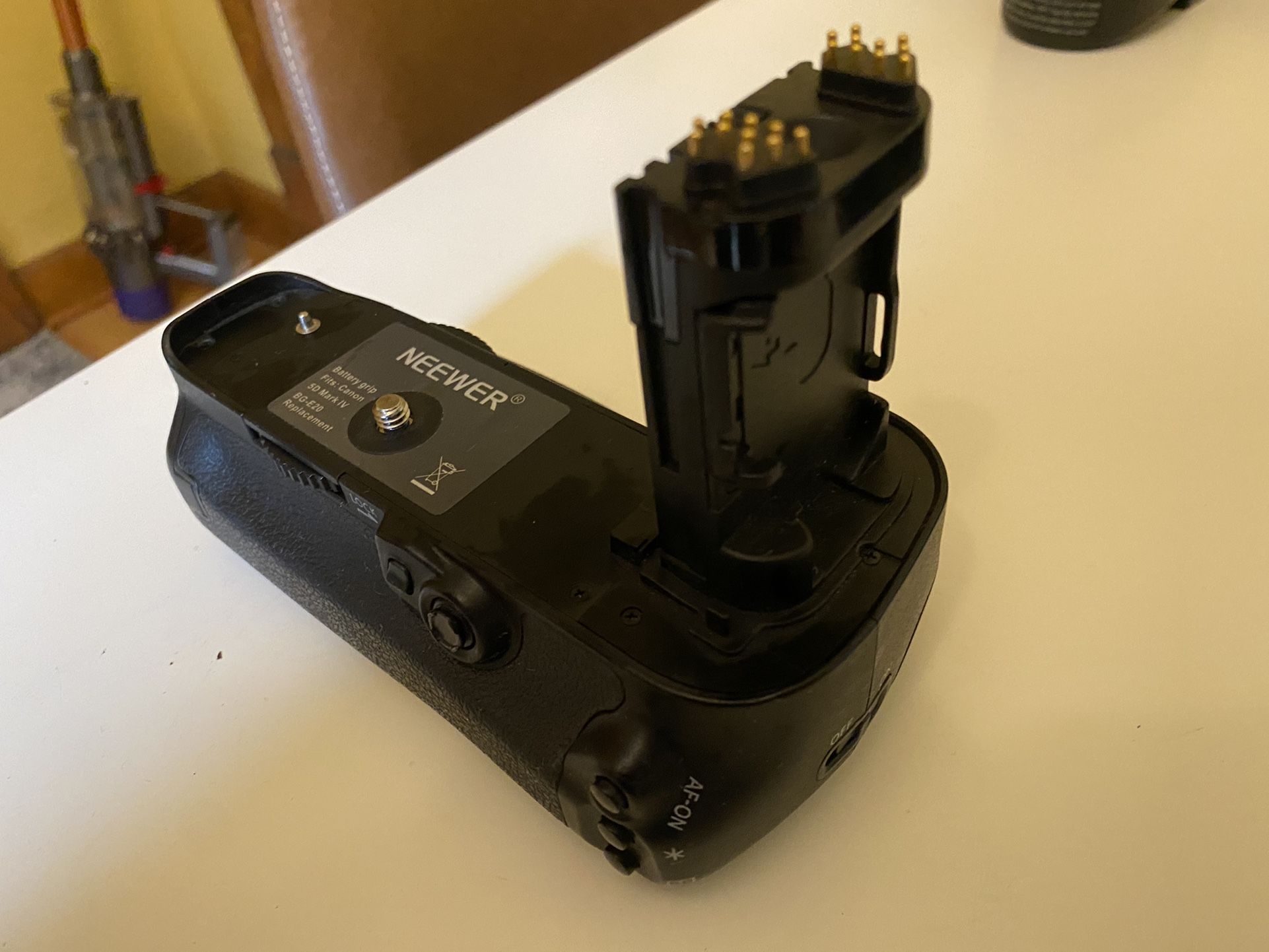 Canon 5D Mark IV Battery Grip 