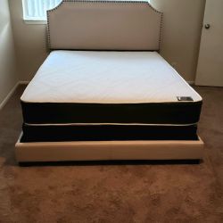 NEW Queen-Size MATTRESS and BOX SPRING. Bed frame not included👍