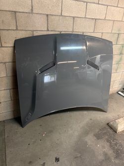 2018 dodge challenger hood grill and spoiler in great condition