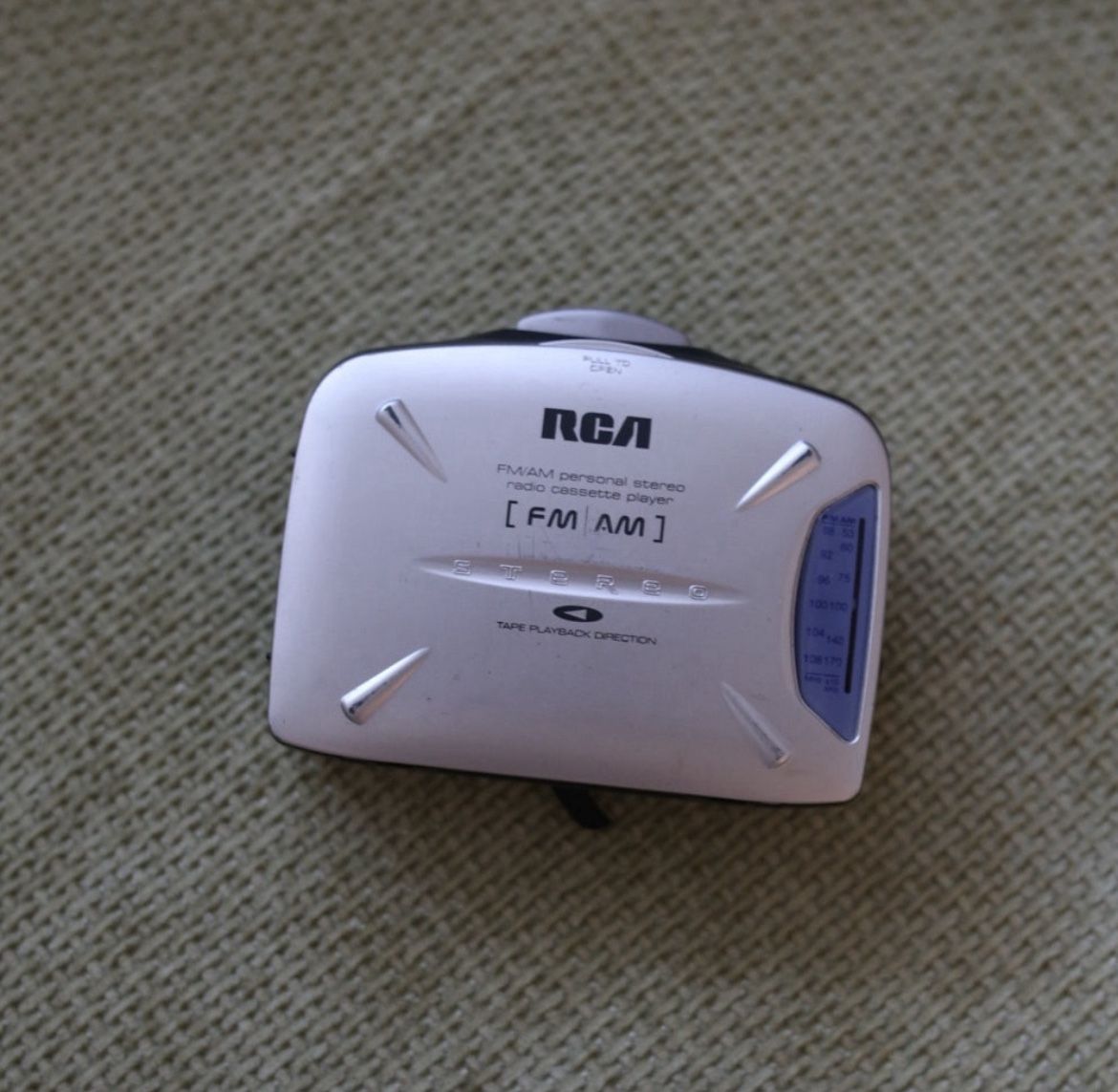 RCA RP-1824a Cassette Player AM/FM Radio