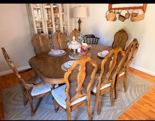 Dining table with 8 chairs and leaf