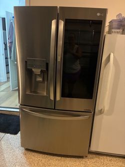 LG French Door Refrigerator with InstaView
