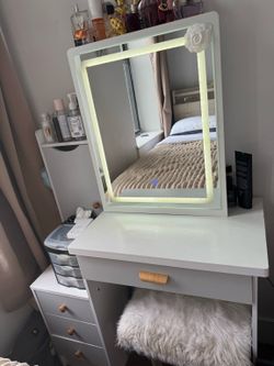 White Vanity Desk with LED Mirror – Excellent Condition ✨