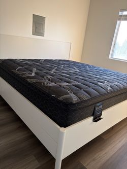 Elite Midnight Pro king size mattress pillow top 12”. New mattress in a plastic sealed Venta de colchones ☎️📲call or Tex (213)713-74-89 Hab