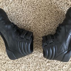 Reebok sneakers girls size 13.5 Garage Sale