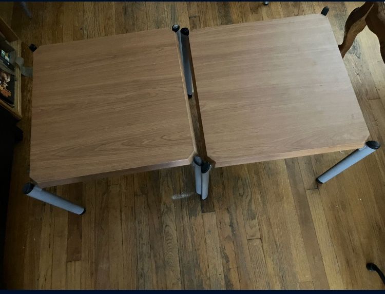 $45, 2 End Tables /2 Mesitas 