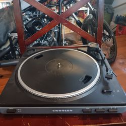 Crosley Automatic Turntable Works Great Built In Phono Pre New Needle Can Inclue Full Stereo And Speakers