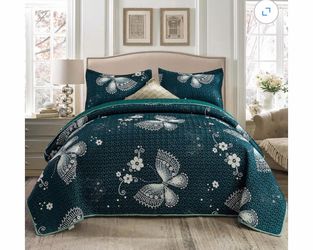 Butterfly Quilt Set: Lightweight Soft Green Butterfly Bedspread for Bedroom Décor – Includes Quilt and Shams king size