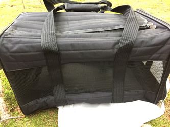 Carry kennel, light weight nylon. 10" long,12" wide and 12" tall. Excellent condition.