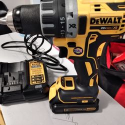 New DeWalt 20 V XR Brushless Drill Kit 