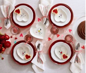 Pottery Barn Peanuts Snoopy Appetizer Plates Set of 4 Valentines