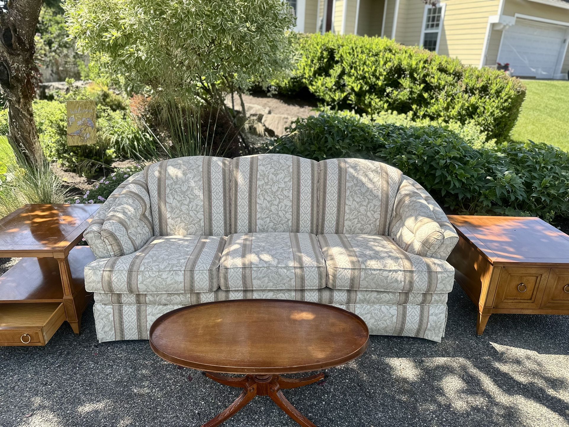 Flexsteel Traditional Sofa. Excellent Condition