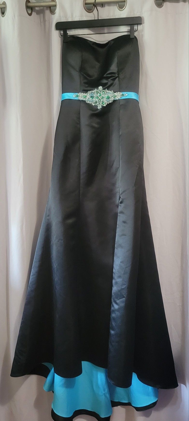 Size 12 Gown With Small Train