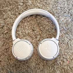 JBL noise Canceling Headphones On Ear