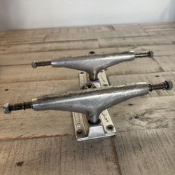 Thunder Skateboard Trucks