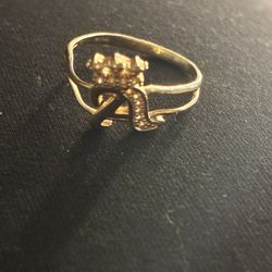 10k A Ring with diamonds encrusted 