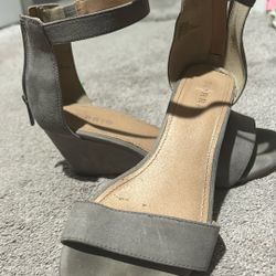 Torrid Light Gray Wedges 7W