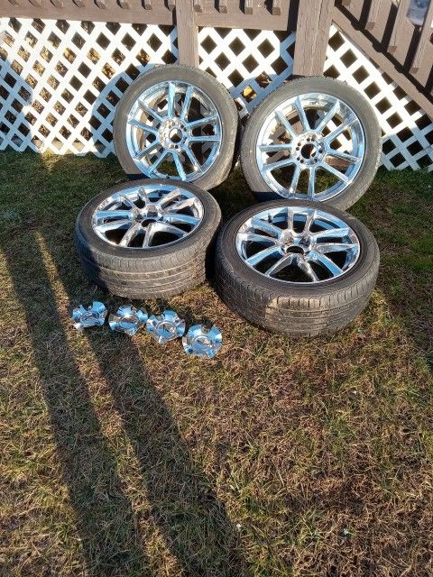 18 in. Rims, Tires & Center Pieces Universal